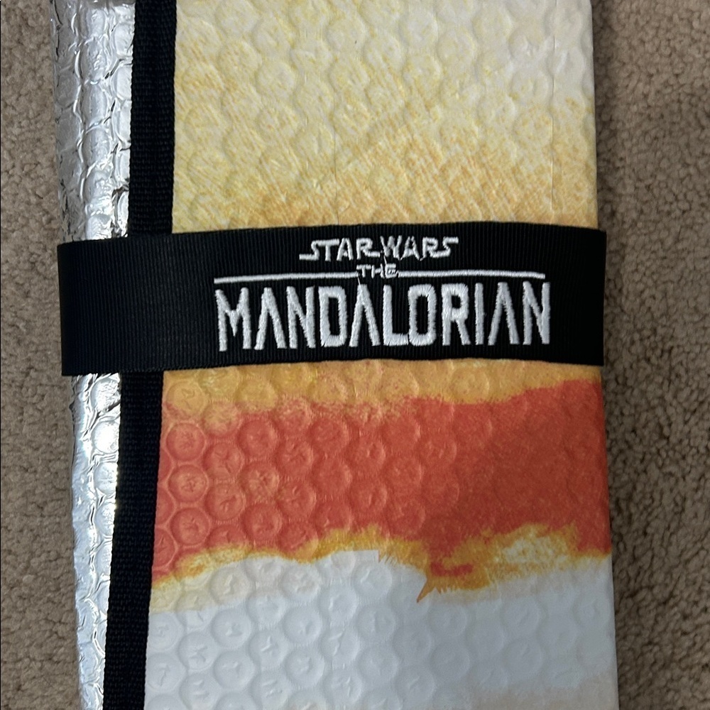 Star Wars & the Mandalorian Baby Yoda Grogu car windshield sunshade NWT - Picture 5 of 6